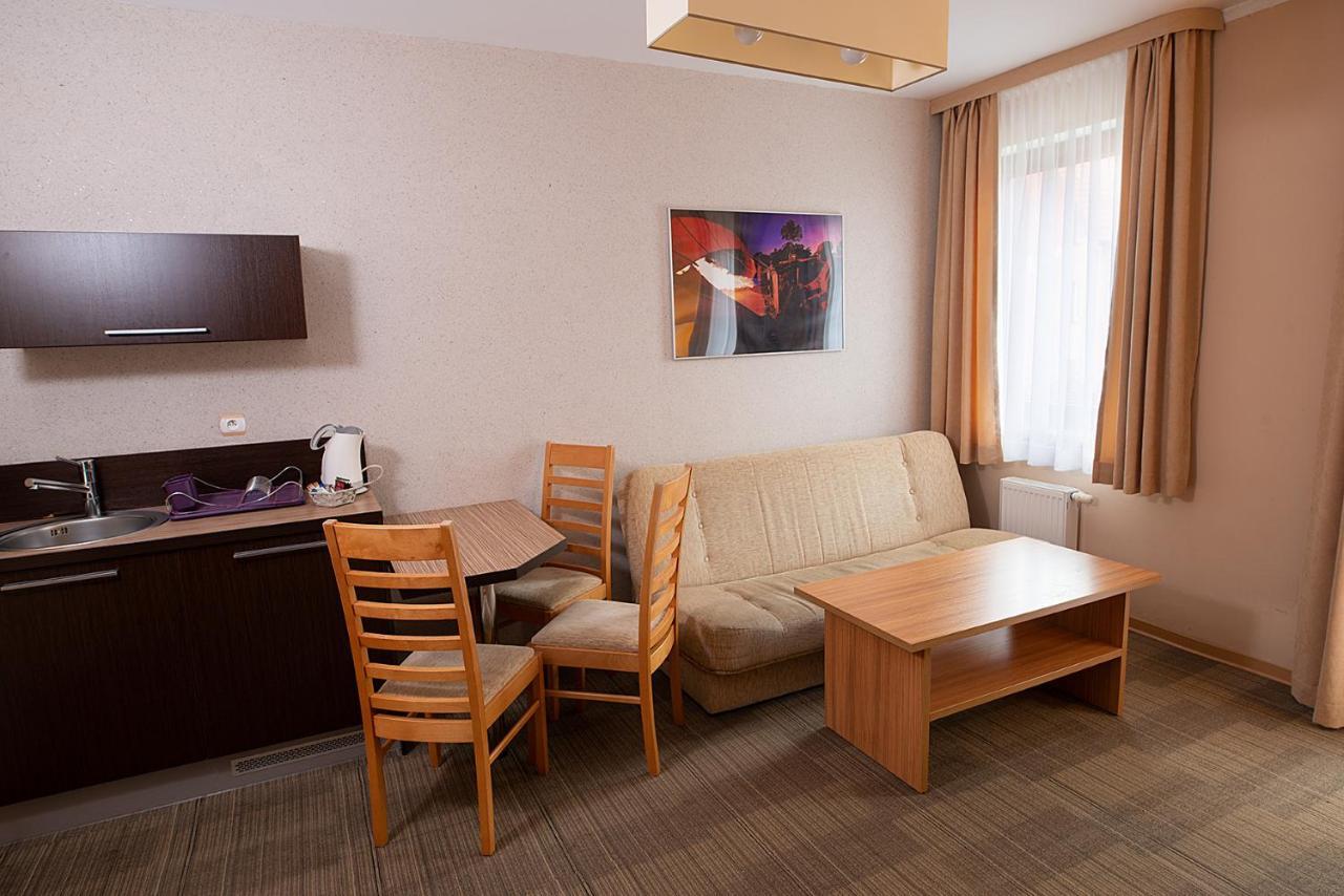 Seo Rewal Hotel Buitenkant foto